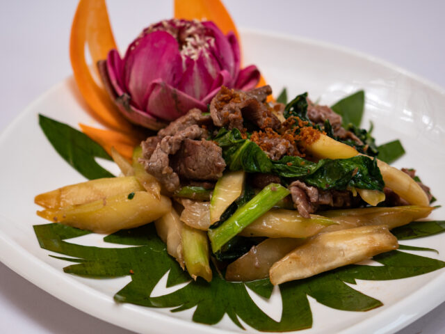 Char Douerm Khat Na Sach kor -Fried-kale-with-Beef-