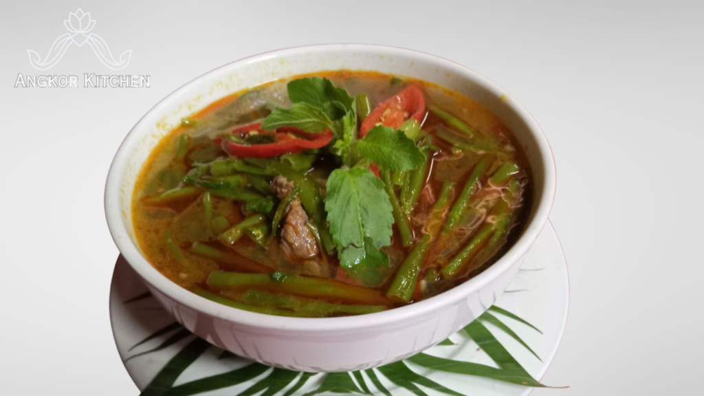 Som lor Mju Sach Kor-Kroeung Sour Soup with Beef