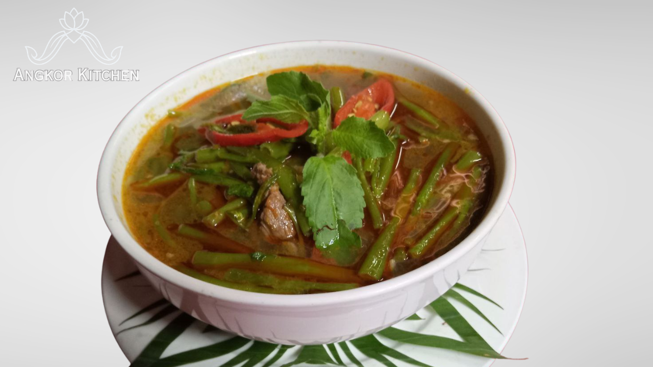 Som lor Mju Sach Kor-Kroeung Sour Soup with Beef